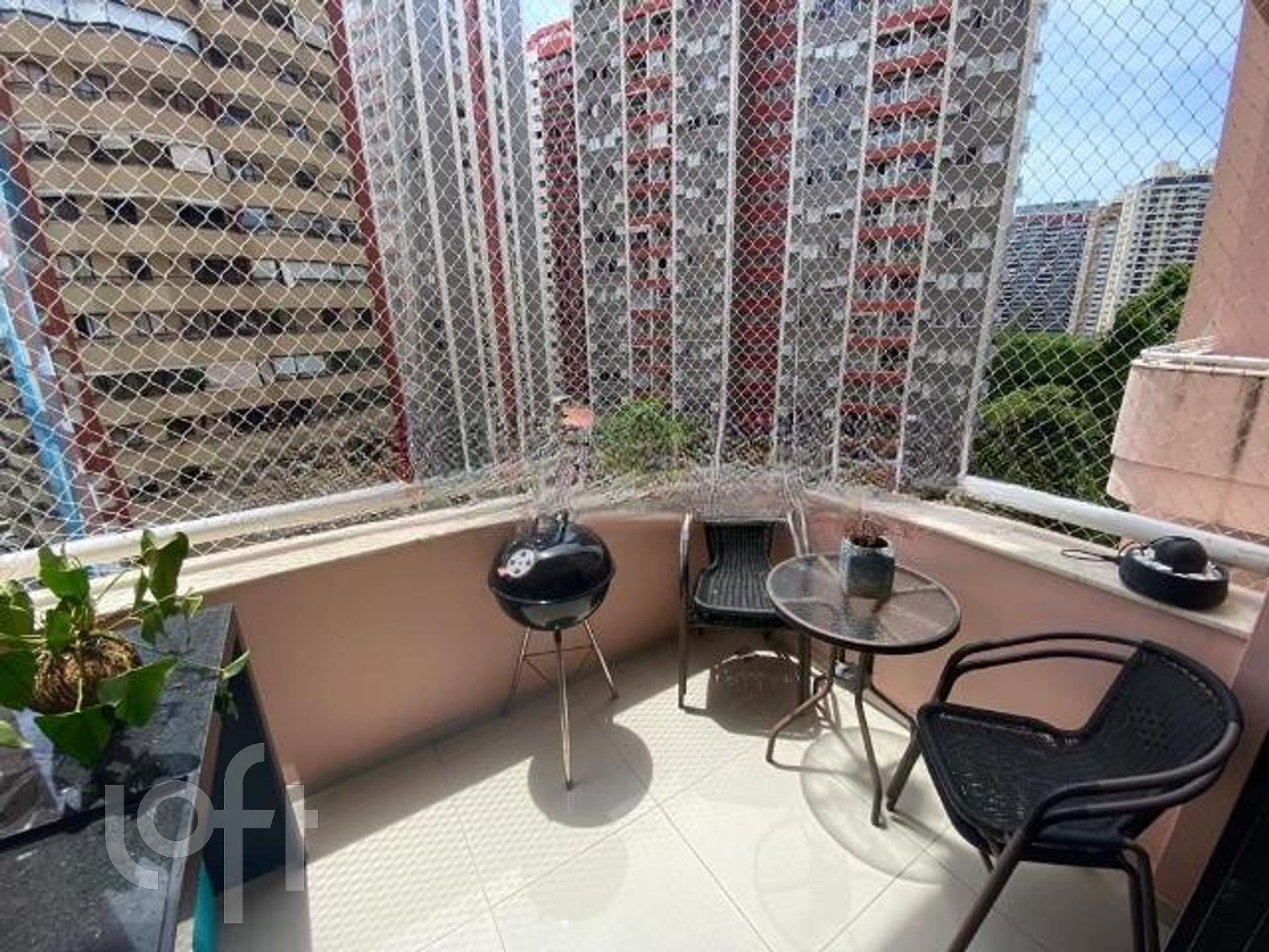 Apartamento à venda com 2 quartos, 70m² - Foto 1