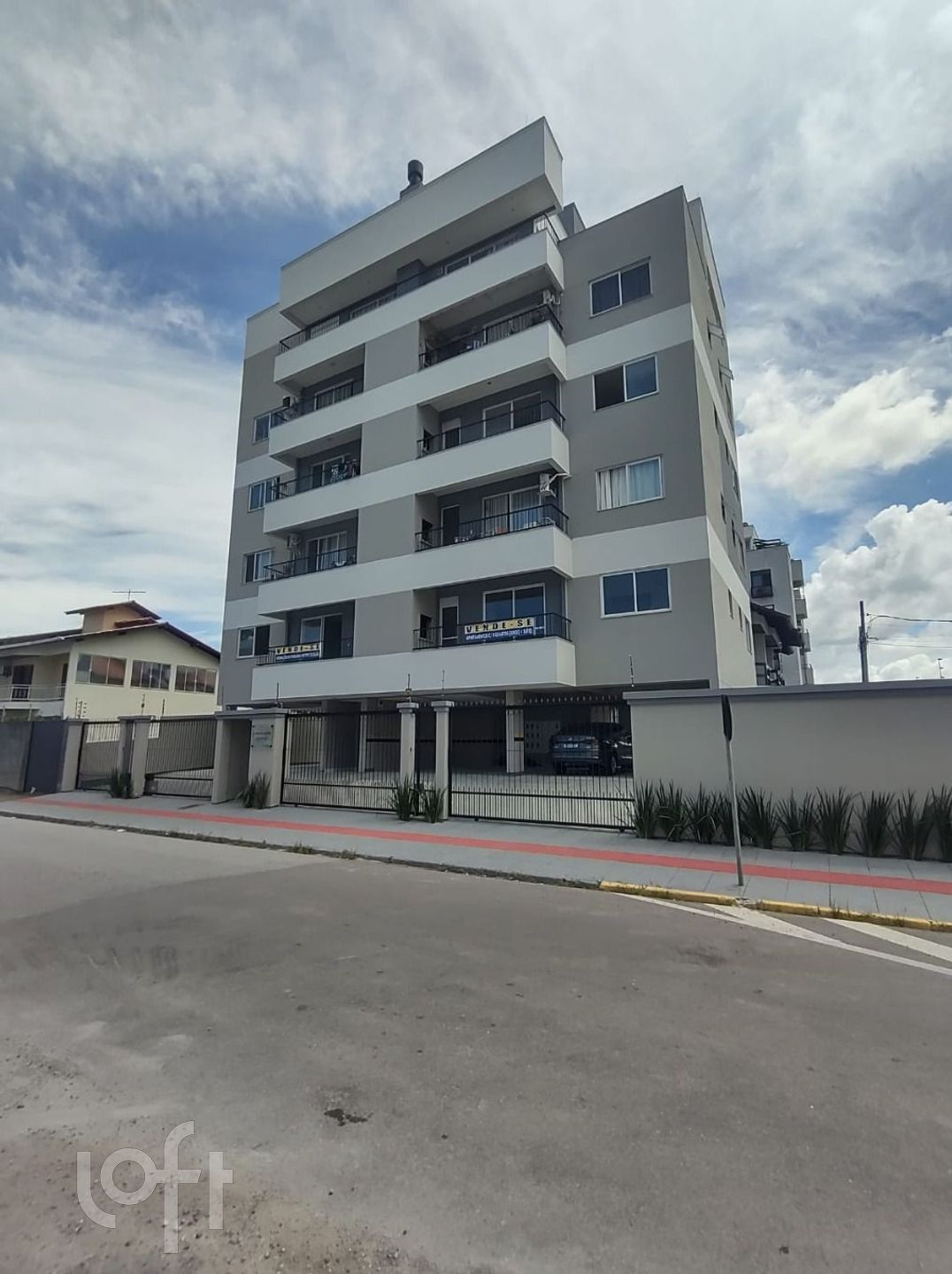 Apartamentos com 93m², 3 quartos, 1 suíte, 1 garagem, no bairro Centro em Palhoça