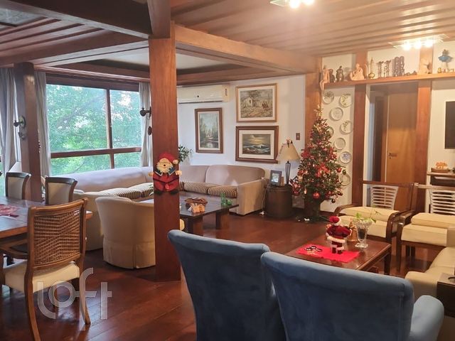 Apartamento com 127m², 3 dormitórios, 1 suíte, 1 vaga, Floresta em Porto Alegre