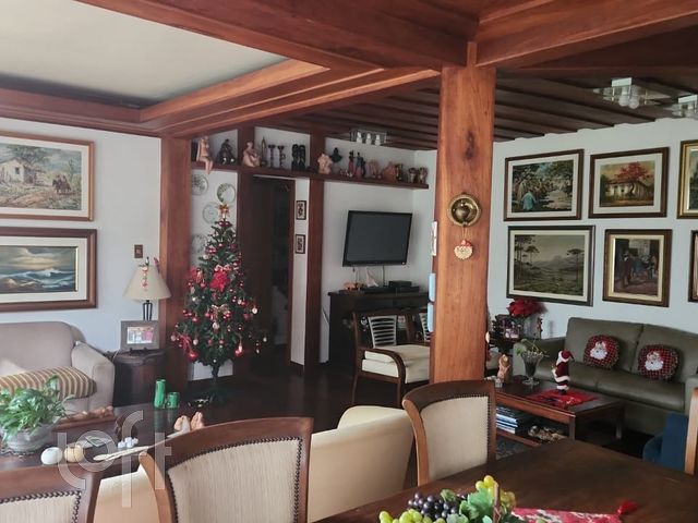 Apartamento com 127m², 3 dormitórios, 1 suíte, 1 vaga, Floresta em Porto Alegre