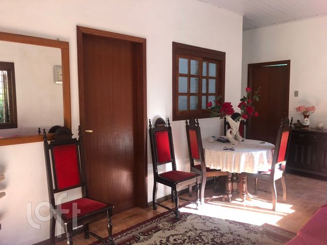 Casa com 330m², 3 dormitórios, Vila Ipiranga em Porto Alegre