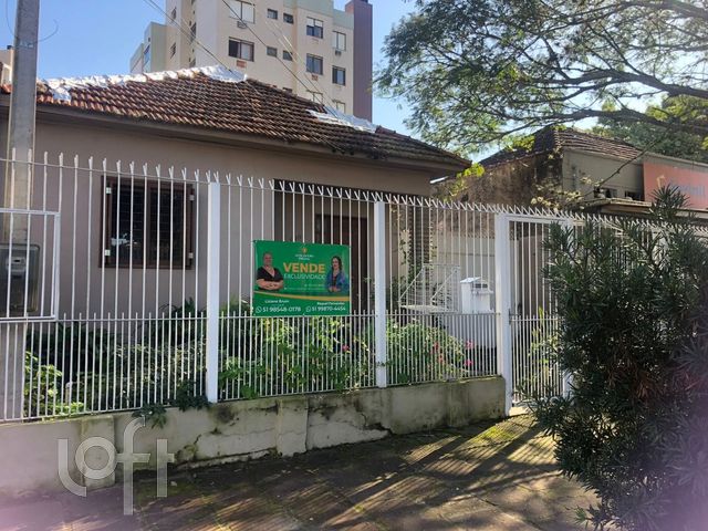 Casa com 330m², 3 dormitórios, Vila Ipiranga em Porto Alegre