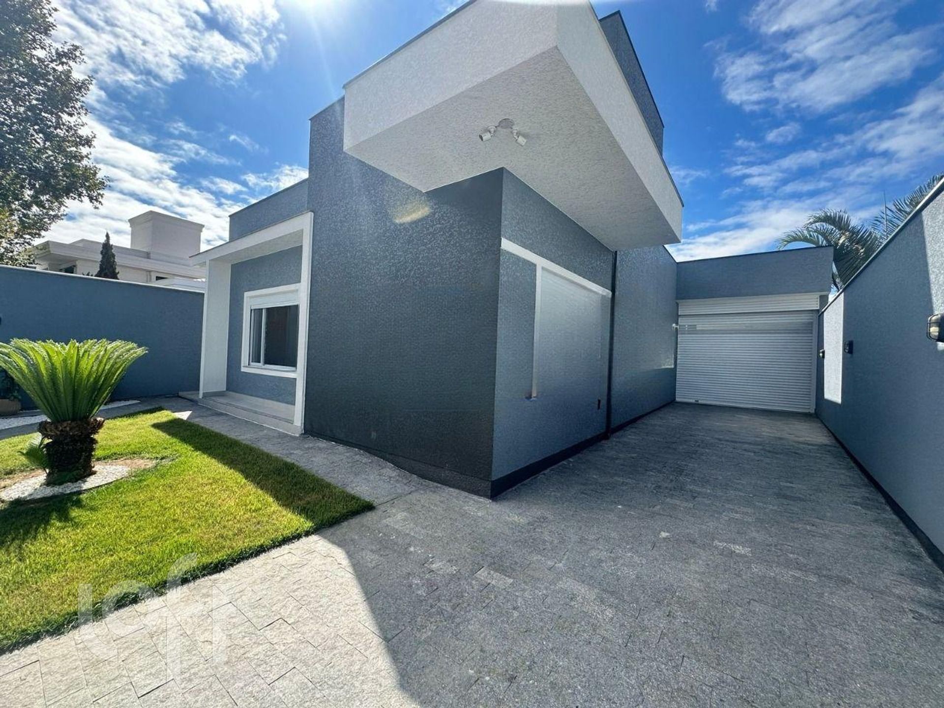Casa Residencial com 197m², 3 quartos, 2 suítes, 5 garagens, no bairro Cidade Universitaria Pedra Branca em Palhoça