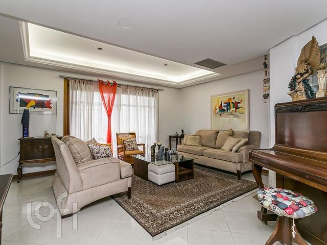 Casa com 417m², 4 dormitórios, 1 suíte, 4 vagas, Petrópolis em Porto Alegre