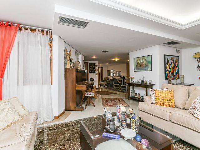 Casa com 417m², 4 dormitórios, 1 suíte, 4 vagas, Petrópolis em Porto Alegre