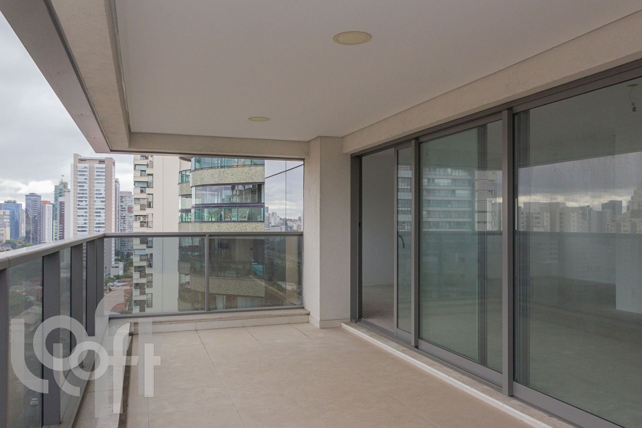 Apartamento à venda com 3 quartos, 192m² - Foto 11