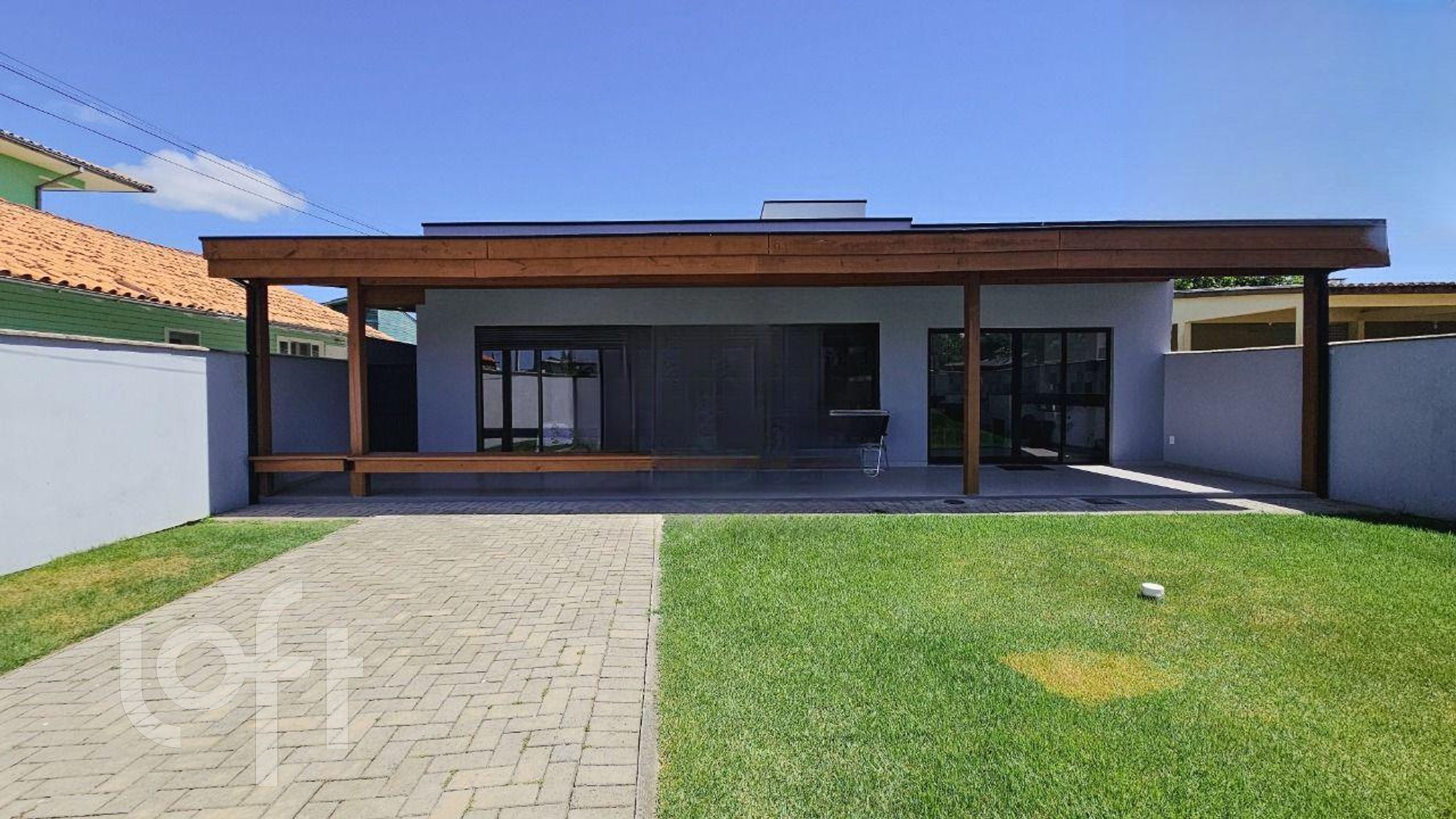 Casa Residencial com 116m², 2 quartos, 3 garagens, no bairro Campeche Norte em Florianópolis