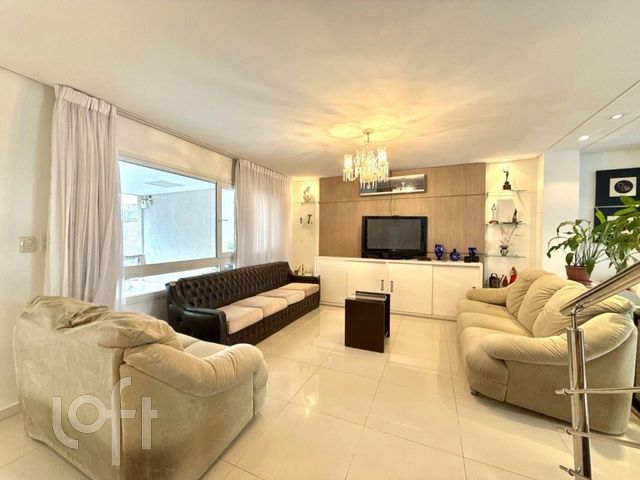 Casa com 247m², 3 dormitórios, 3 suítes, 4 vagas, Vila Ipiranga em Porto Alegre