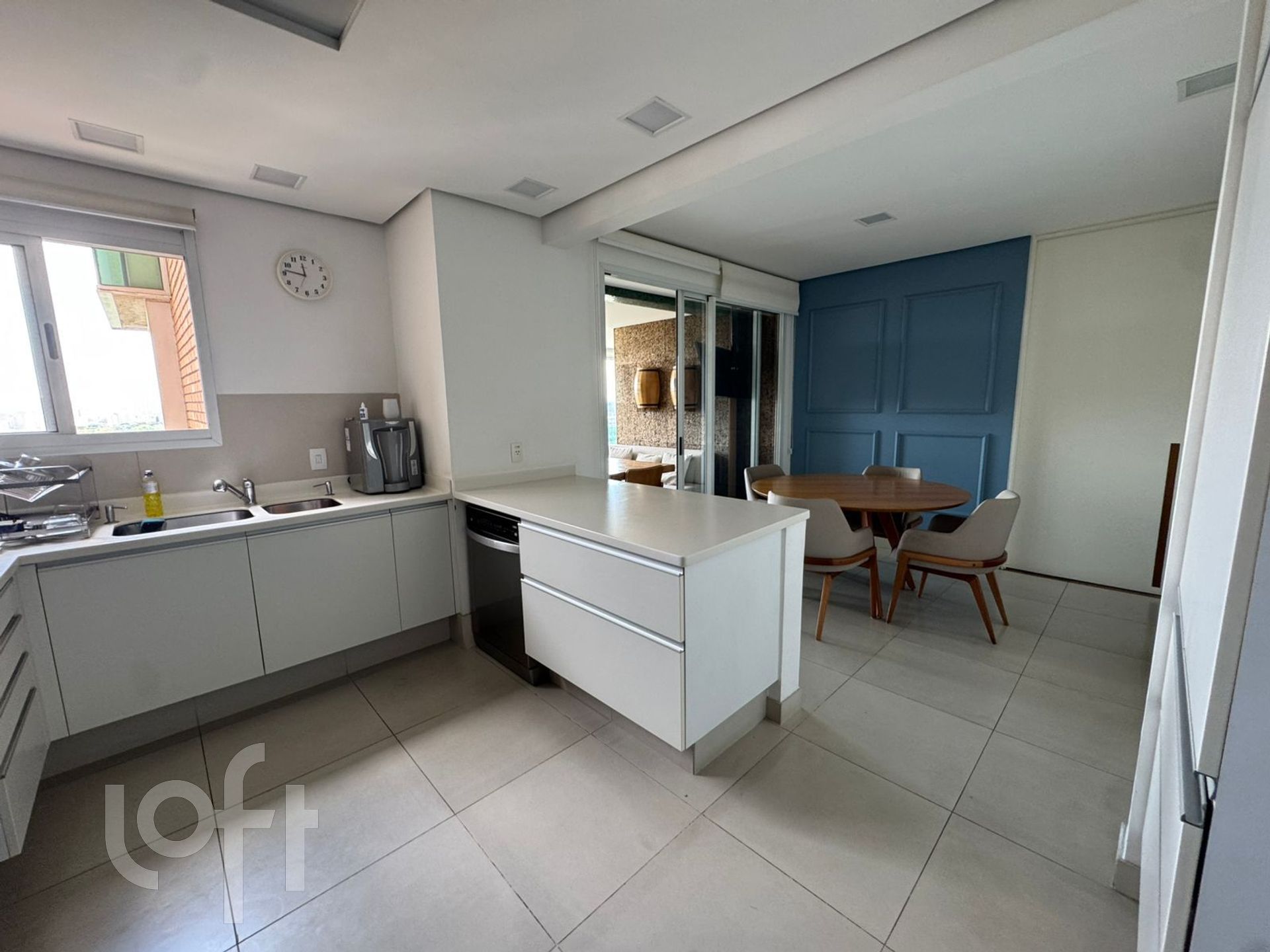 Apartamento à venda com 3 quartos, 240m² - Foto 7