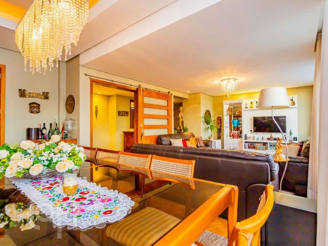 Apartamento com 222m², 4 dormitórios, 2 suítes, 1 vaga, Independência em Porto Alegre