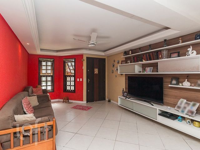 Casa com 203m², 3 dormitórios, 1 suíte, 2 vagas, Cristo Redentor em Porto Alegre