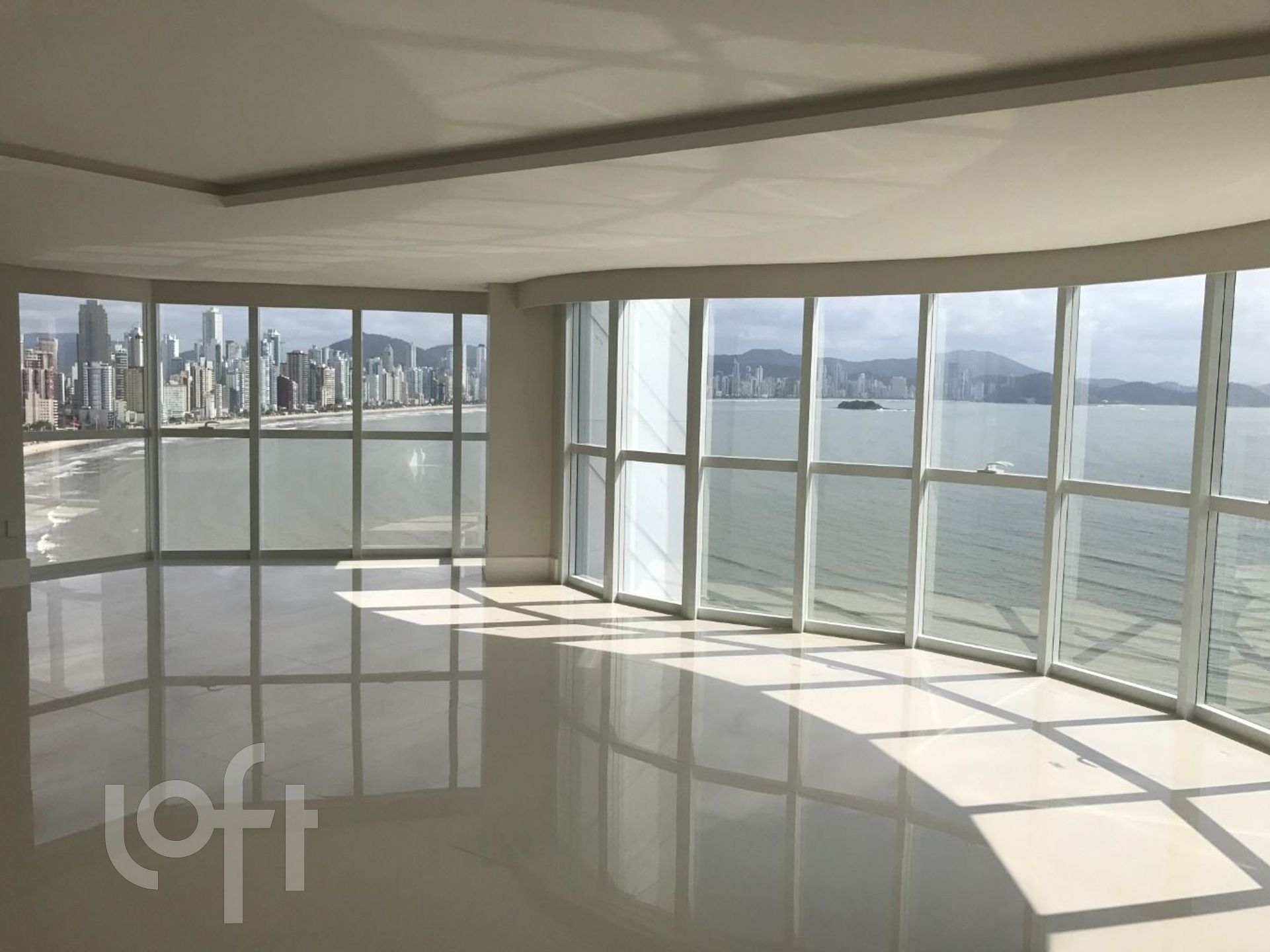 Apartamento à venda em Barra Sul com 237 m², 4 quartos, 4 suítes, 4 vagas