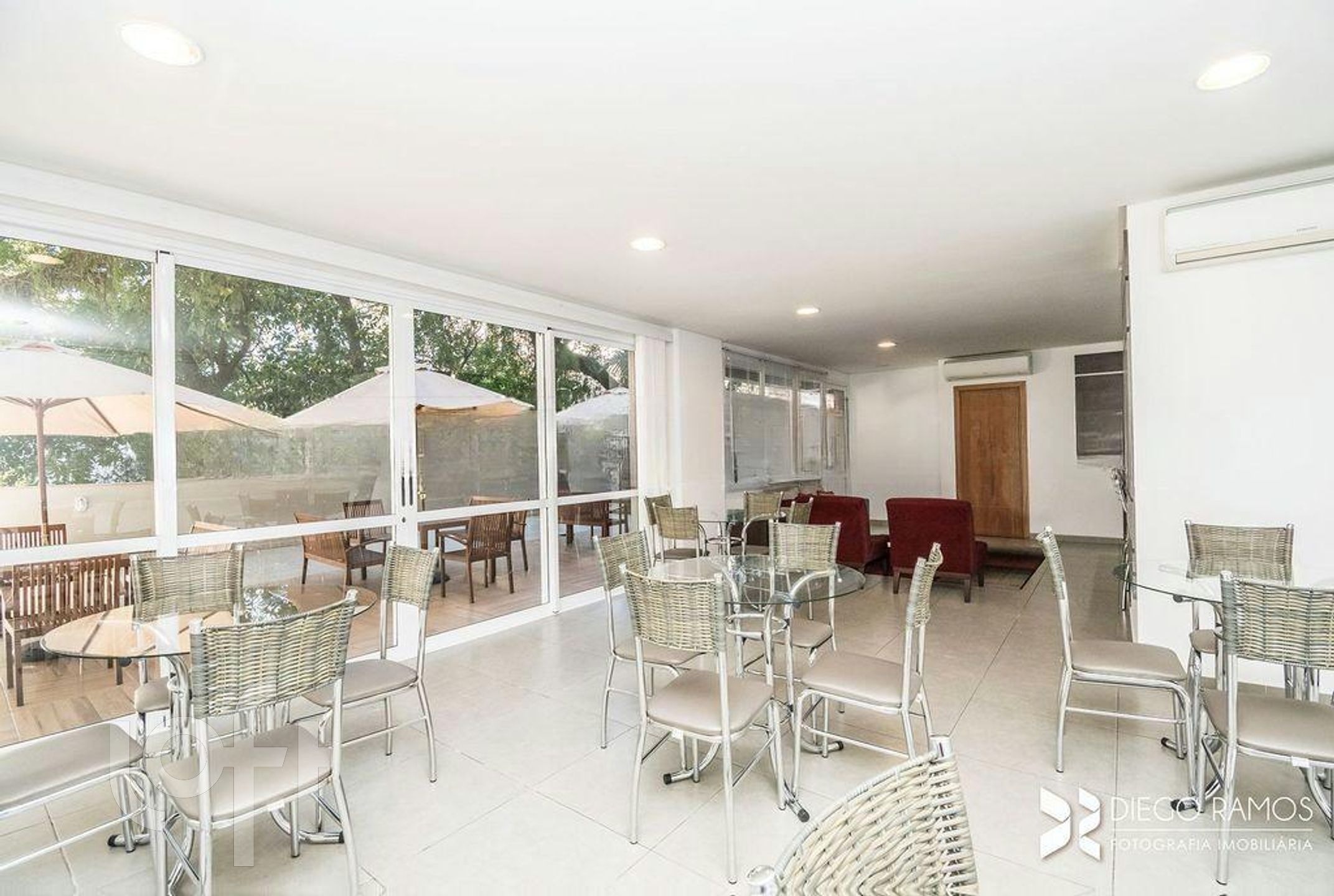 Apartamento com 68m², 2 dormitórios, 1 suíte, 2 vagas, Petrópolis em Porto Alegre