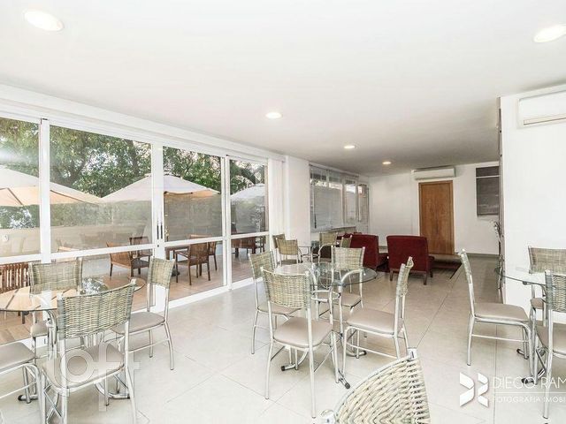 Apartamento com 68m², 2 dormitórios, 1 suíte, 2 vagas, Petrópolis em Porto Alegre