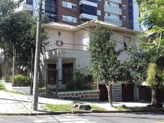 Casa com 230m², 4 dormitórios, 1 suíte, 2 vagas, Petrópolis em Porto Alegre