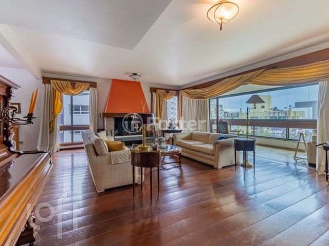 Apartamento com 237m², 3 dormitórios, 1 suíte, 4 vagas, Rio Branco em Porto Alegre