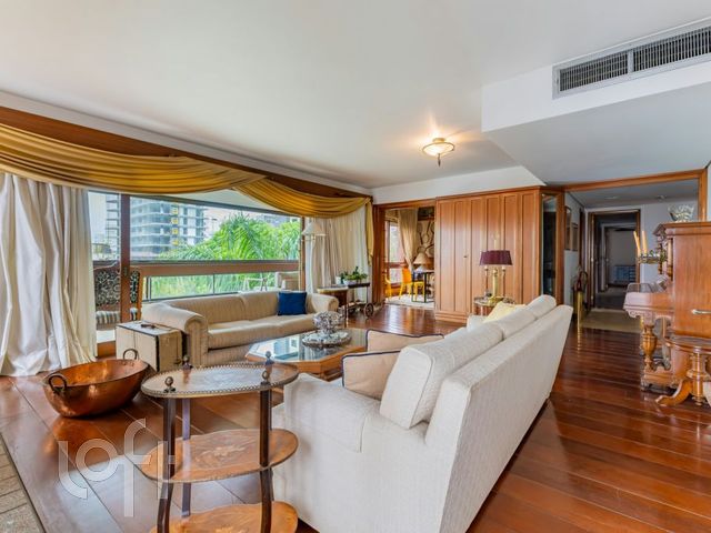 Apartamento com 237m², 3 dormitórios, 1 suíte, 4 vagas, Rio Branco em Porto Alegre