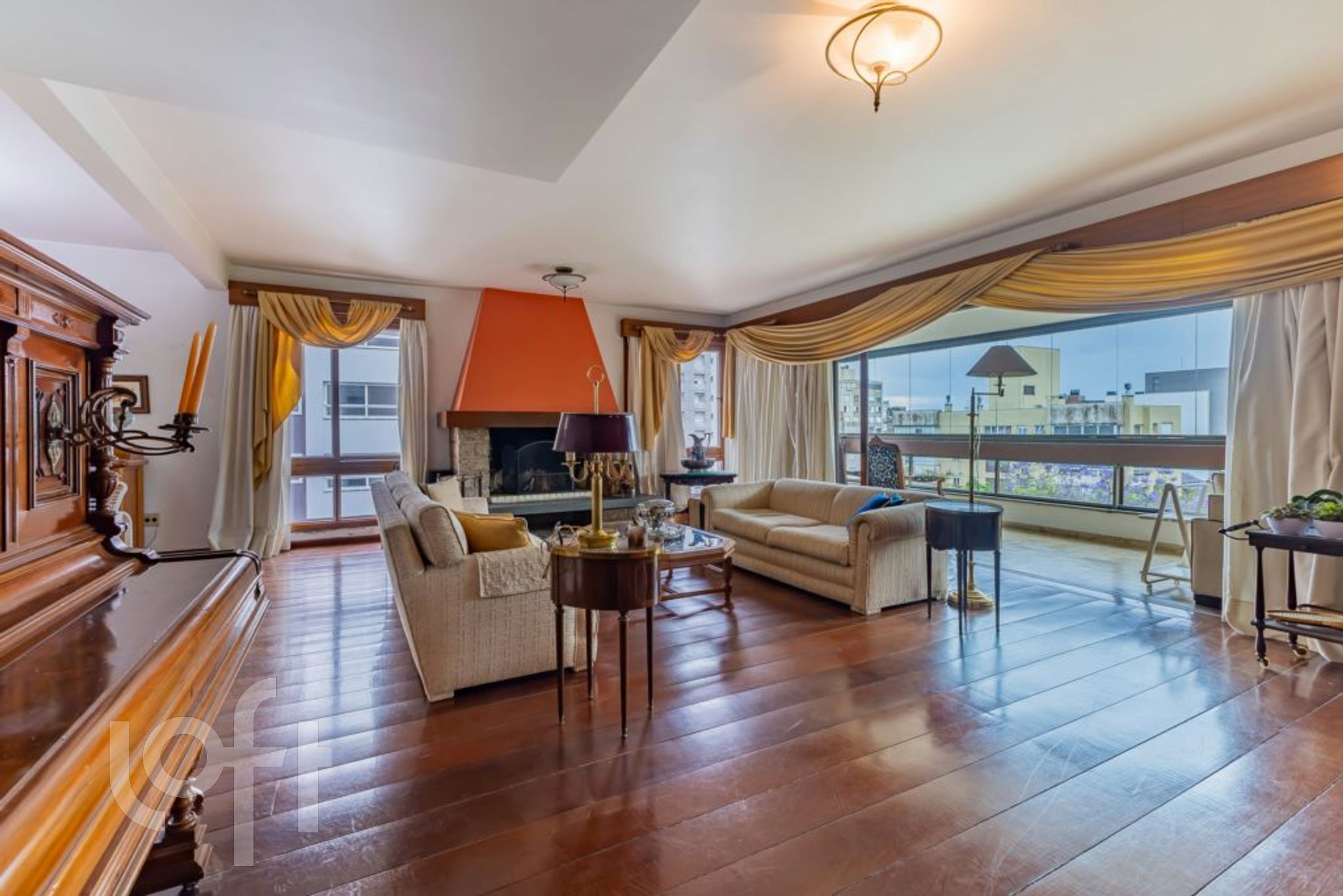 Apartamento com 237m², 3 dormitórios, 1 suíte, 4 vagas, Rio Branco em Porto Alegre