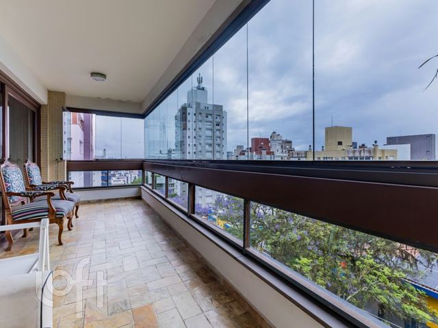 Apartamento com 237m², 3 dormitórios, 1 suíte, 4 vagas, Rio Branco em Porto Alegre