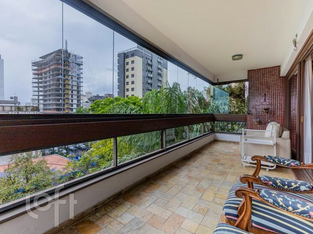 Apartamento com 237m², 3 dormitórios, 1 suíte, 4 vagas, Rio Branco em Porto Alegre