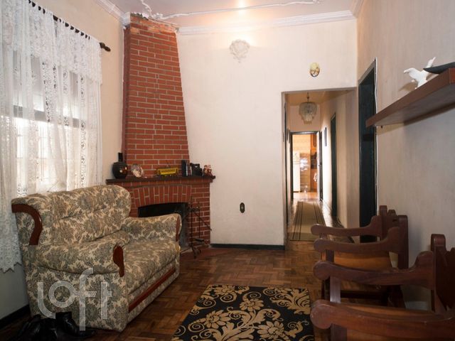 Casa com 250m², 4 dormitórios, 2 suítes, 2 vagas, Petrópolis em Porto Alegre