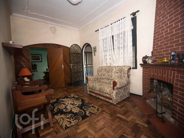 Casa com 250m², 4 dormitórios, 2 suítes, 2 vagas, Petrópolis em Porto Alegre