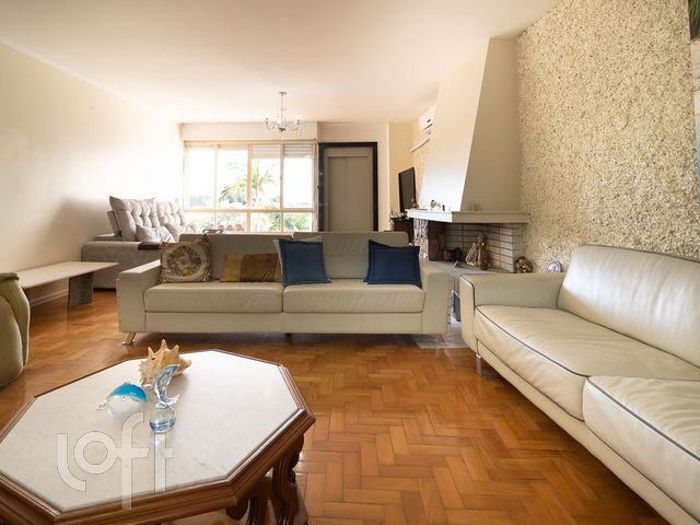 Casa com 334m², 4 dormitórios, 2 suítes, 3 vagas, Três Figueiras em Porto Alegre