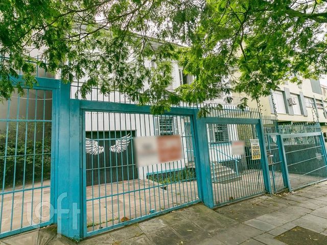 Casa com 250m², 3 dormitórios, 4 vagas, Petrópolis em Porto Alegre