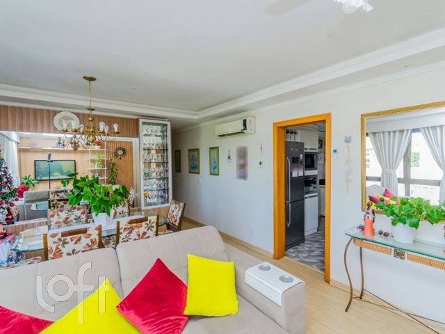 Apartamento com 86m², 3 dormitórios, 1 suíte, 2 vagas, Menino Deus em Porto Alegre