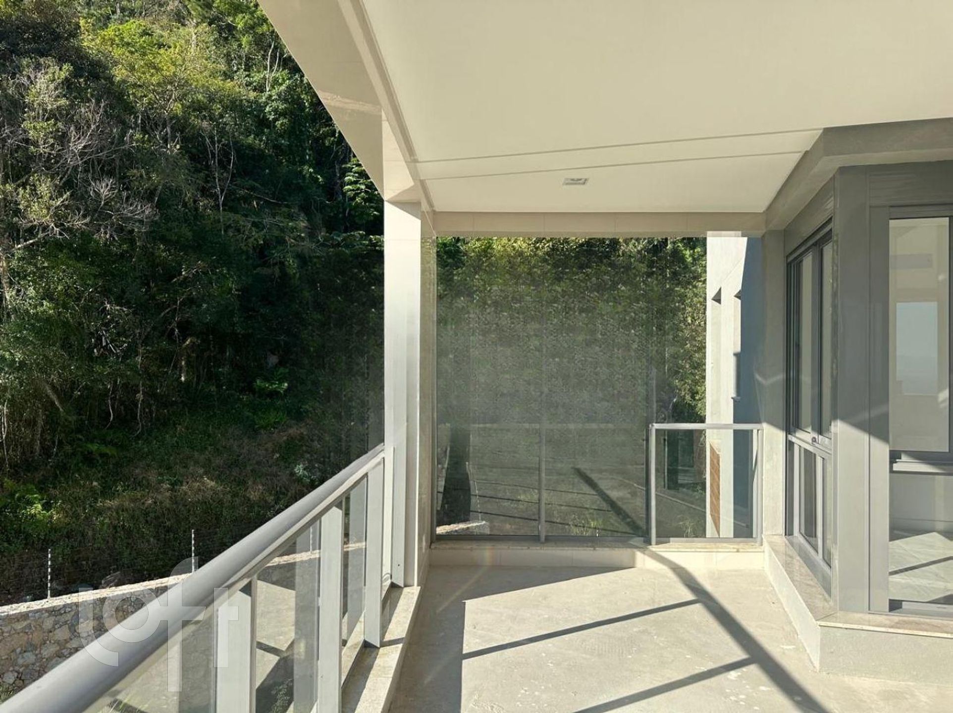 Apartamentos com 164m², 3 quartos, 3 suítes, 3 garagens, no bairro Cacupé em Florianópolis