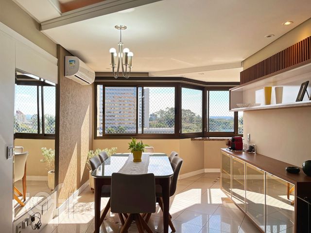 Apartamento com 94m², 3 dormitórios, 1 suíte, 2 vagas, Vila Ipiranga em Porto Alegre