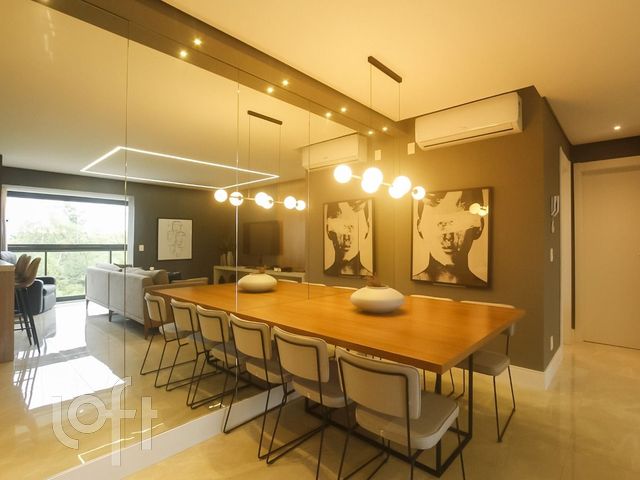 Apartamento com 74m², 2 dormitórios, 1 suíte, 2 vagas, Petrópolis em Porto Alegre