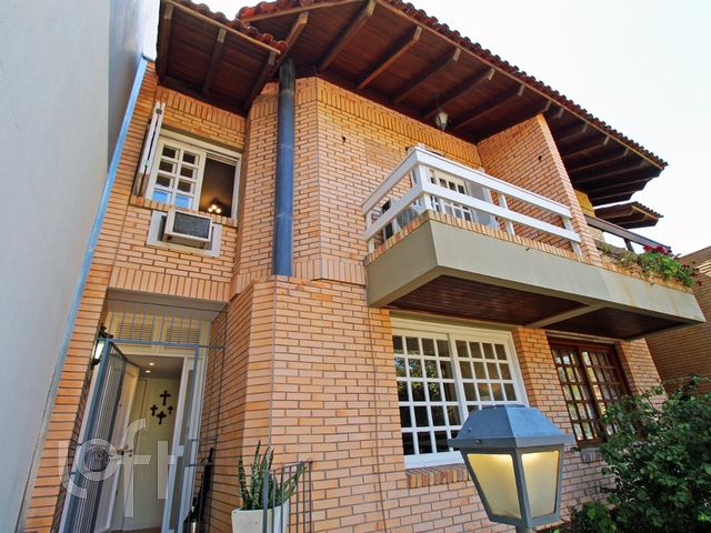 Casa com 252m², 4 dormitórios, 2 suítes, 3 vagas, Chácara das Pedras em Porto Alegre