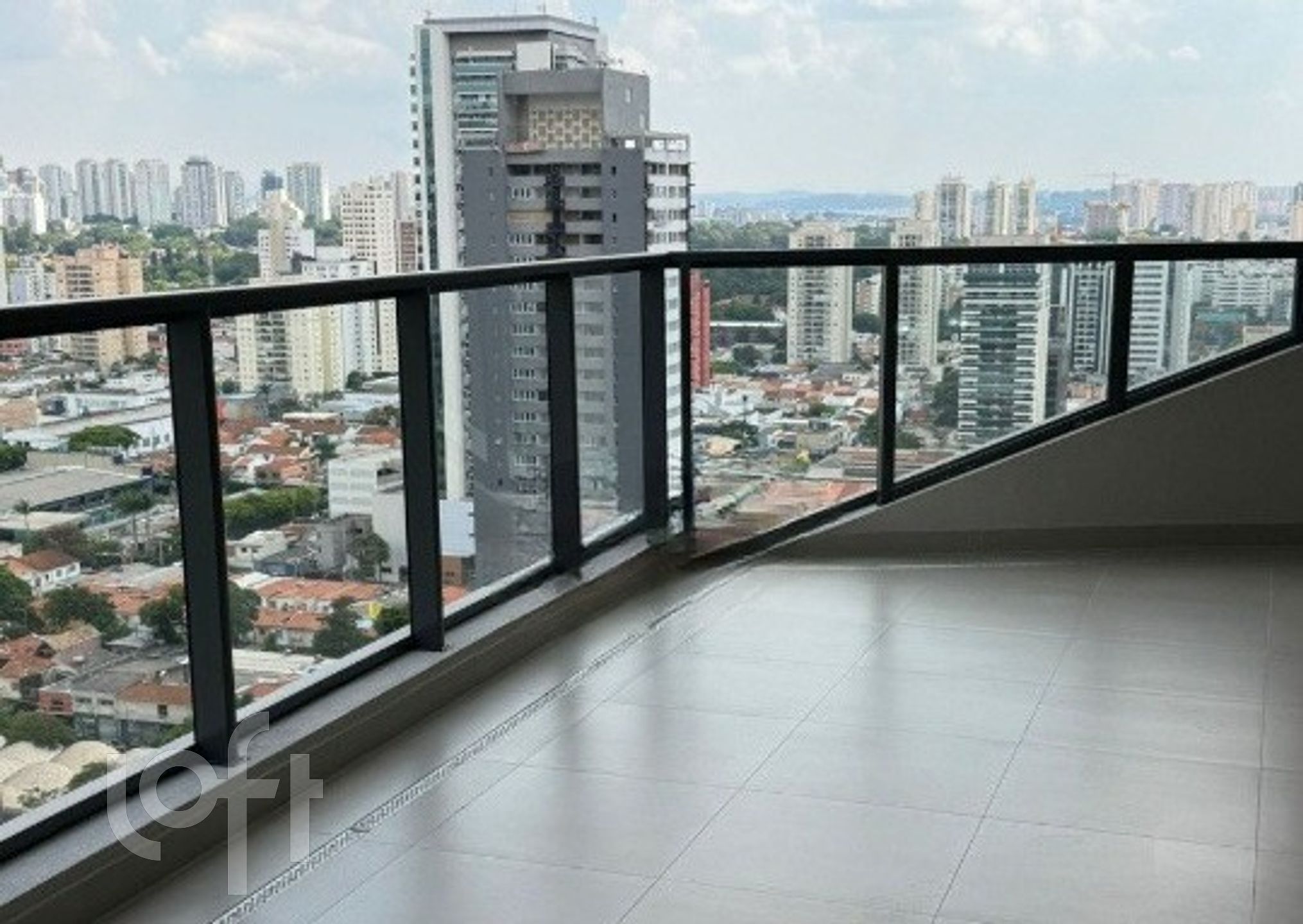 Apartamento à venda com 4 quartos, 227m² - Foto 1