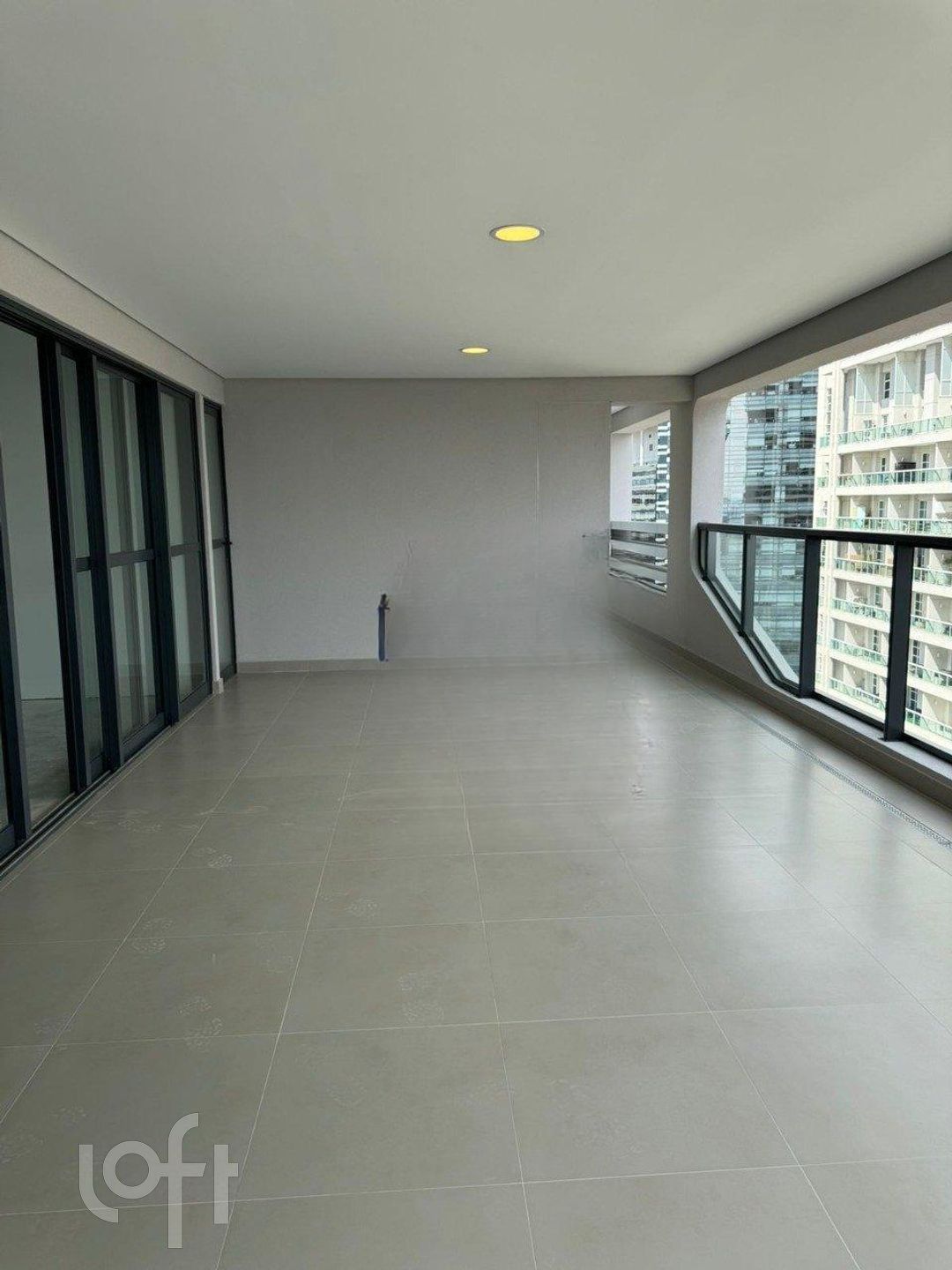 Apartamento à venda com 4 quartos, 227m² - Foto 3