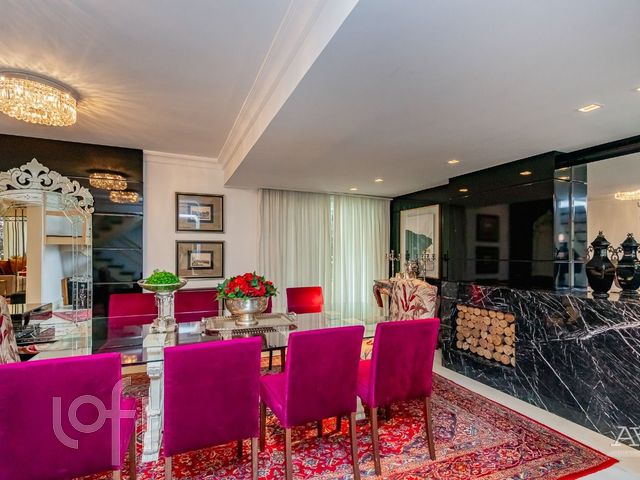 Casa com 307m², 2 dormitórios, 1 suíte, 4 vagas, Menino Deus em Porto Alegre