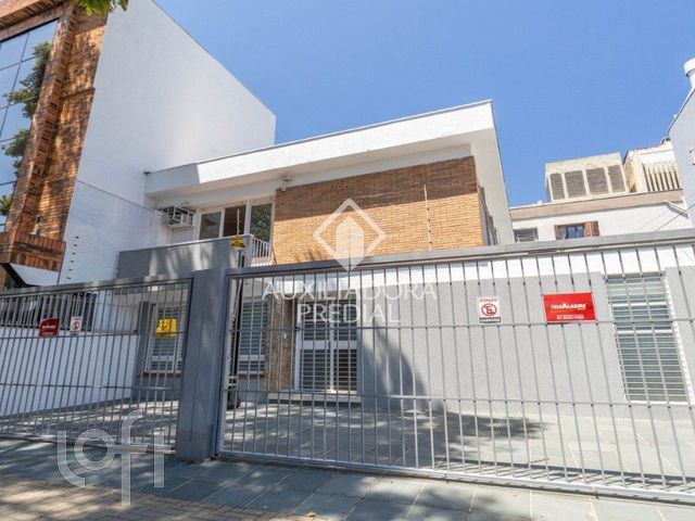Casa com 224m², 3 dormitórios, 5 vagas, Menino Deus em Porto Alegre