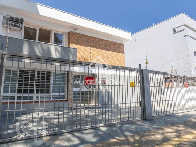 Casa com 224m², 3 dormitórios, 5 vagas, Menino Deus em Porto Alegre