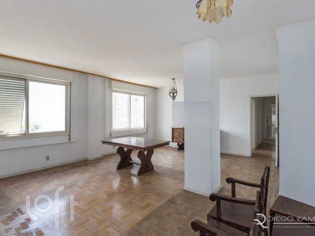 Apartamento com 168m², 3 dormitórios, 1 suíte, 4 vagas, Moinhos de Vento em Porto Alegre