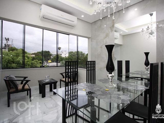 Apartamento com 42m², 1 dormitório, 1 suíte, 2 vagas, Vila Ipiranga em Porto Alegre