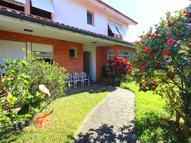 Casa com 320m², 4 dormitórios, 1 suíte, 3 vagas, Menino Deus em Porto Alegre