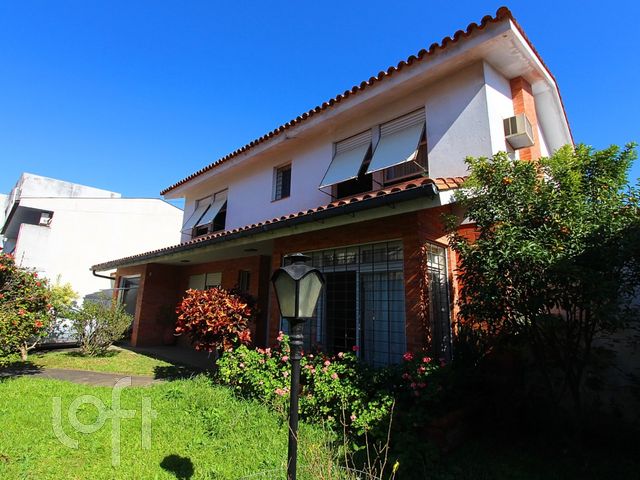 Casa com 320m², 4 dormitórios, 1 suíte, 3 vagas, Menino Deus em Porto Alegre