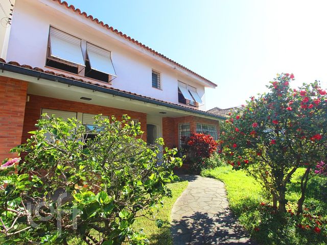 Casa com 320m², 4 dormitórios, 1 suíte, 3 vagas, Menino Deus em Porto Alegre