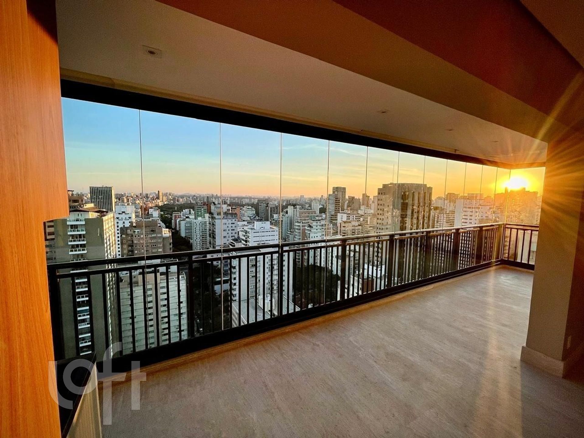 Apartamento à venda com 3 quartos, 227m² - Foto 1