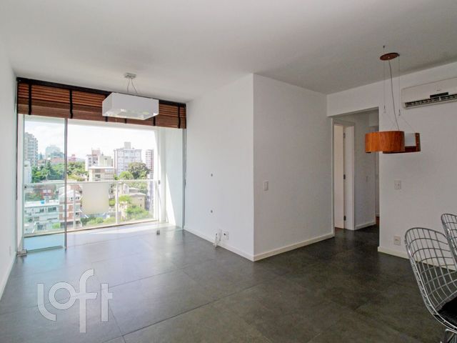 Apartamento com 86m², 3 dormitórios, 1 suíte, 2 vagas, Petrópolis em Porto Alegre