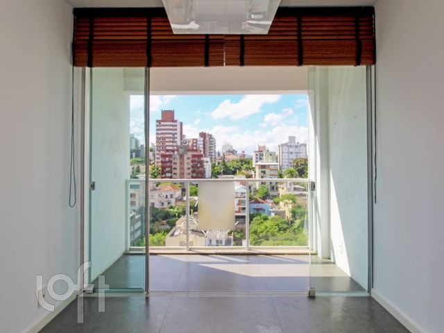 Apartamento com 86m², 3 dormitórios, 1 suíte, 2 vagas, Petrópolis em Porto Alegre