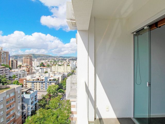 Apartamento com 86m², 3 dormitórios, 1 suíte, 2 vagas, Petrópolis em Porto Alegre
