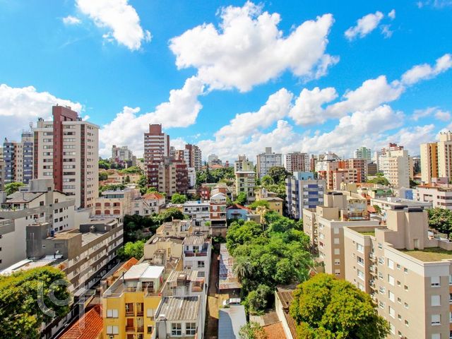 Apartamento com 86m², 3 dormitórios, 1 suíte, 2 vagas, Petrópolis em Porto Alegre