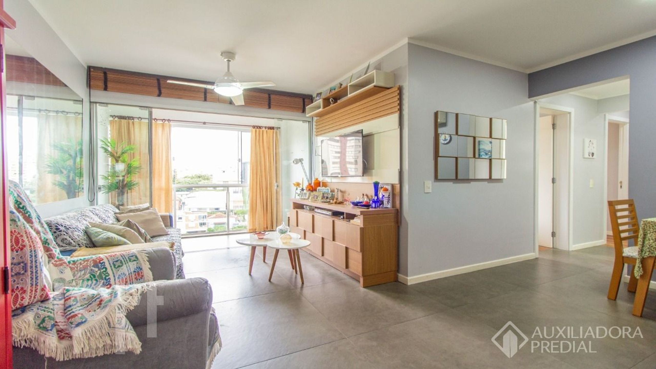 Apartamento com 86m², 3 dormitórios, 1 suíte, 2 vagas, Petrópolis em Porto Alegre