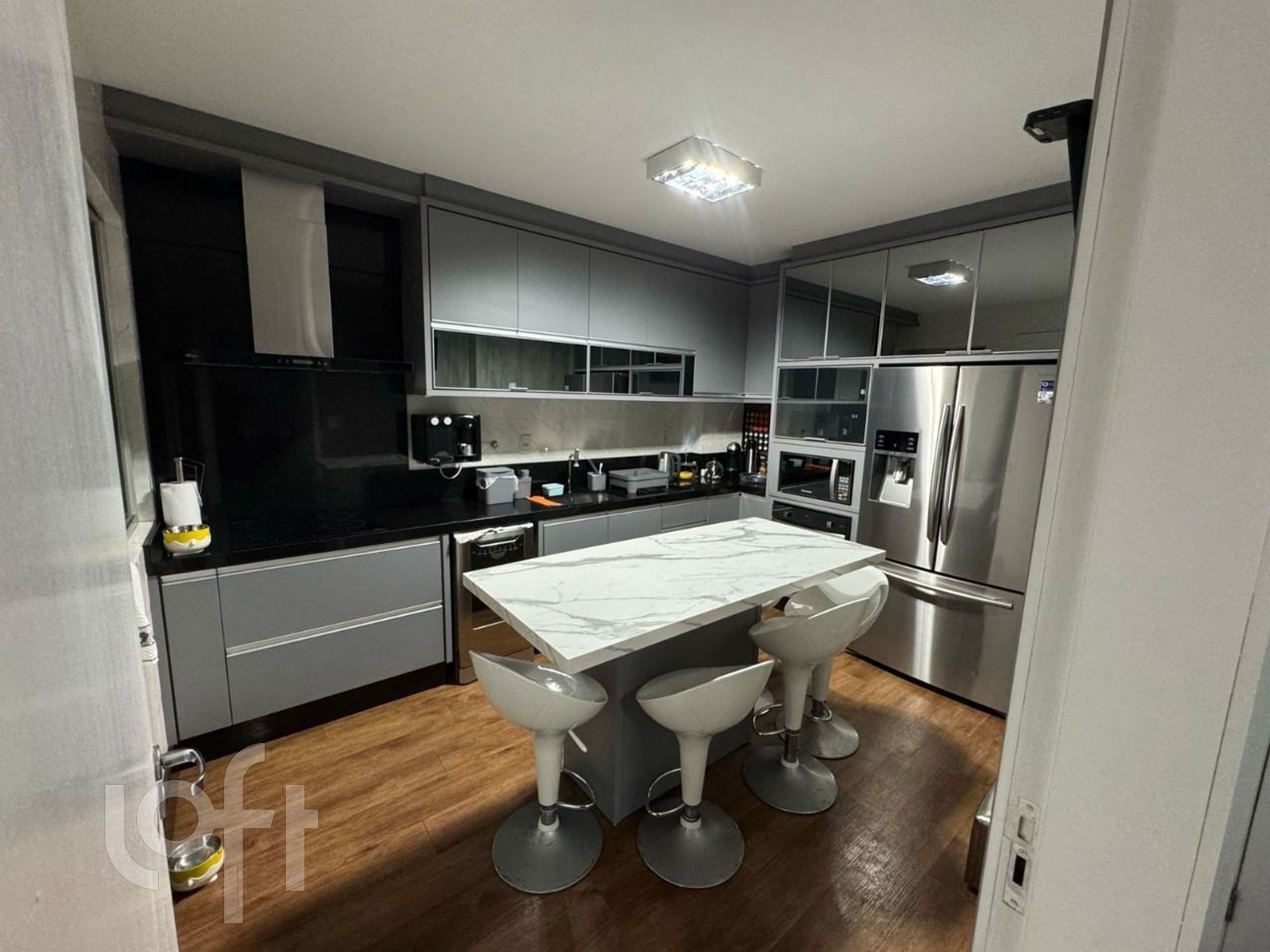 Apartamento de 03 dormitórios sendo 01 suíte no bairro Campinas - São José